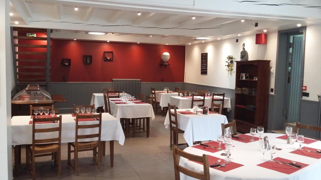 Le Saintongeais Hotel Berneuil  Buitenkant foto